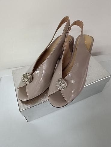 Босоножки, сандалии, шлепанцы: 38 размер, баасы 1,500 сом. Сапаты ото жакшы — 2