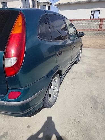 мин булак: Nissan Almera Tino: 2000 г., 1.8 л, Кол менен иштөөчү, Бензин, Хетчбек — 5