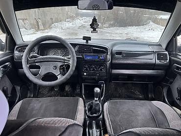 s 350: Volkswagen Vento: 1994 г., 1.8 л, Механика, Бензин, Седан — 4