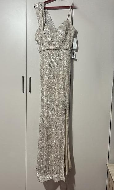 Үлпөт көйнөктөрү жана аксессуарлар: Вечернее платье в пайетках Отдам все по 700 сом!! Абсолютно новые — 1