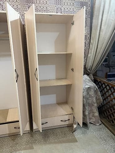 шкаф токмок: Два узких платяных шкафа в светлом древесном оттенке. Характеристики — 2