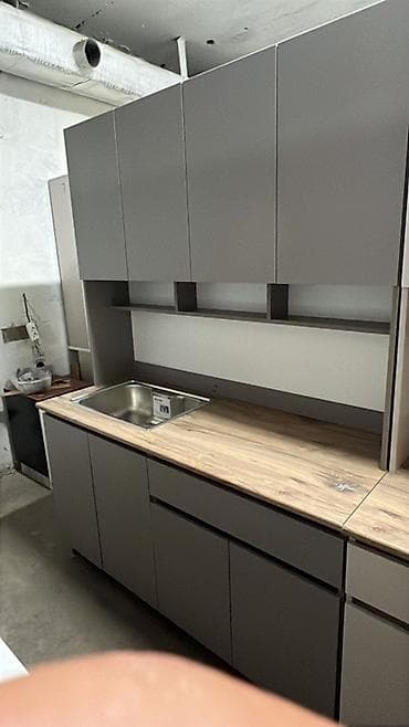 small table: Высота 2.10 Ширина 1.50 Глубина 0.60 Кухонный гарнитур в современном — 2