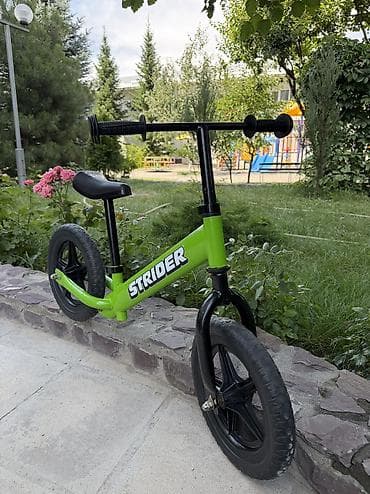 Детский транспорт: Беговел Strider, зеленый. Состояние новое, ребенок не заинтересовался — 1