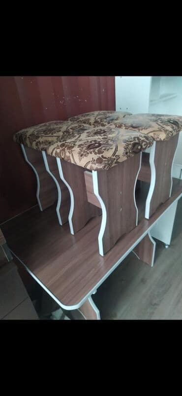 стол и четыре стула: Кухонный стол и стул — 4