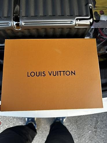 Сумкалар: Сумка Louis Vuitton, черная, из текстурированной кожи. Компактный — 7