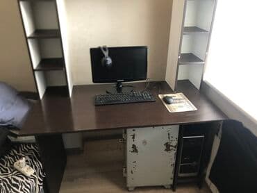 компьютерные столы ош: Продаю компьютерный стол,большой с красивыми полками куда можете — 2