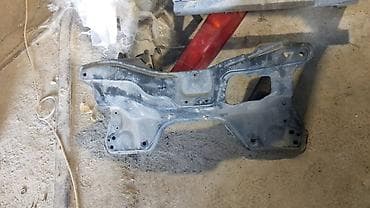 балка передний: Передний подрамник Honda, Б/у — 1