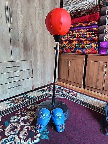 Набор для бокса: напольная груша на стойке + перчатки Top Ten. -