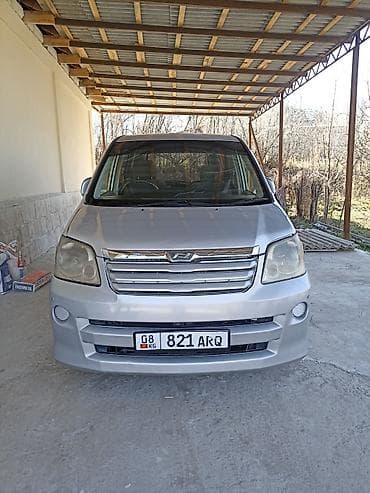 Toyota Noah: 2003 г., 2 л, Автомат, Бензин, Минивэн