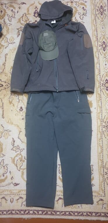 военные пилотки: Тактический костюм. Куртка, брюки, кепка. Цвет; Хаки. Состояние — 1