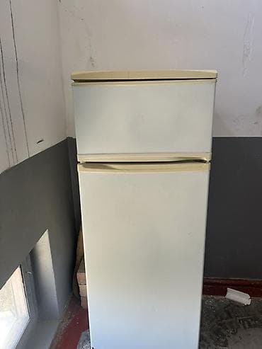 water dispenser: Холодильник с верхней морозильной камерой (2-дверный) - Компоновка — 2