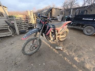 Кумурска мотороллер: Эндуро/кроссовый мотоцикл BHR (наклейки BHR, цвет черно‑красный) — 2
