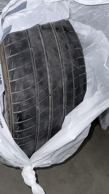 шины 285 70 19 5: Продам R19 разноширокие Перед 235 40 19 Зад 265 35 19 Состояние — 5