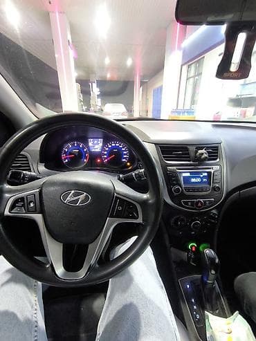 3 6 amg: Hyundai Solaris: 2014 г., Бензин, Седан — 9