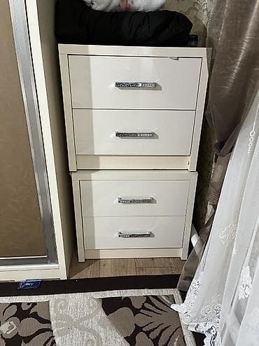 продаю ключ: Спальный гарнитур в современном глянцевом исполнении, цвет — 2