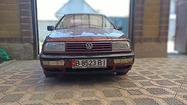 Volkswagen Vento: 1992 г., 1.8 л, Механика, Бензин, Седан at lalafo.kg Volkswagen Vento: 1992 г., 1.8 л, Механика, Бензин, Седан