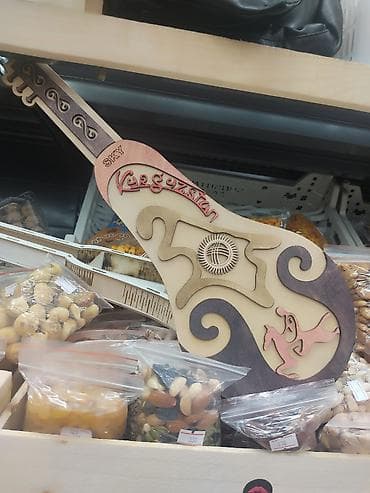 стол кыргызча: Декоративные сувенирные комуз из дерева (лазерная резка/гравировка) - — 1