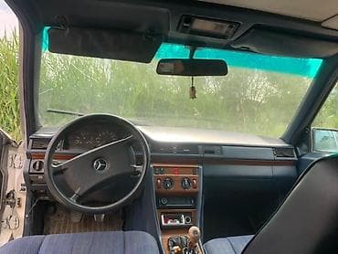 Mercedes-Benz W124: 1992 г., 2.3 л, Механика, Бензин, Седан — 3