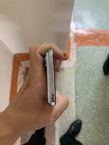 кармин часы: IPhone Air, Колдонулган, 256 ГБ, Ак, Заряддоочу түзүлүш, 99 % — 6