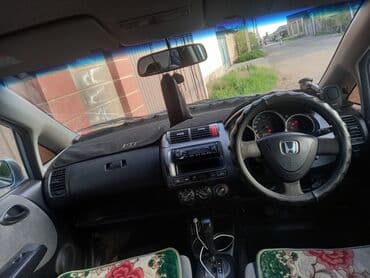 продается в рассрочку авто минивен степ вагон: Honda Fit: 2002 г., 1.3 л, Автомат, Бензиновая, Хэтчбэк — 4