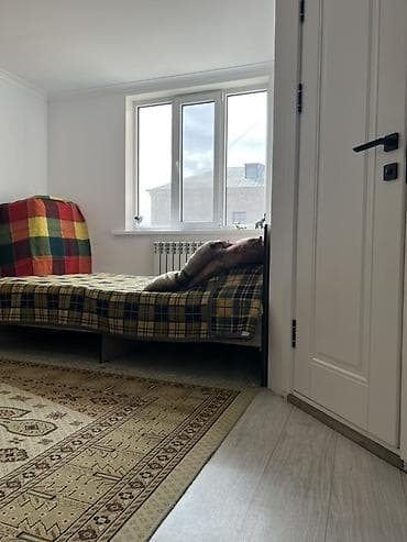 Куплю комнату: Сдаю комнату в 3х к. квартире 1 комната 40000 сом (можно поместиться — 1