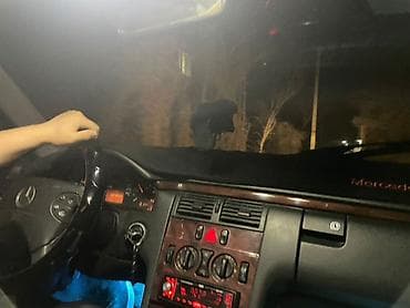 aion v plus: Mercedes-Benz E-Class: 2001 г., 2.2 л, Автомат, Дизель, Седан — 10