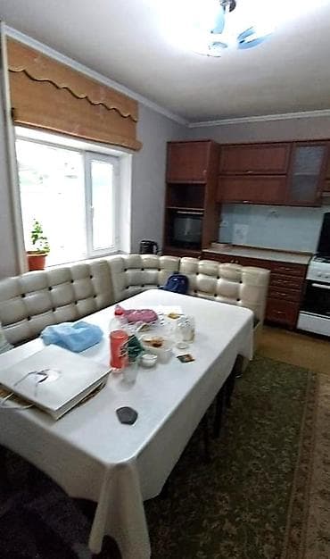 сдаю дом квартира: 🔥 СРОЧНО! Сдаю дом в ЦЕНТРЕ Бишкека! 🏡🔥 📍 Панфилова/Боконбаева. 🗝️ — 2