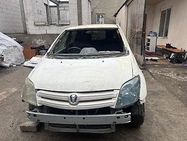 Toyota Ist: 2003 г., 1.5 л, Автомат