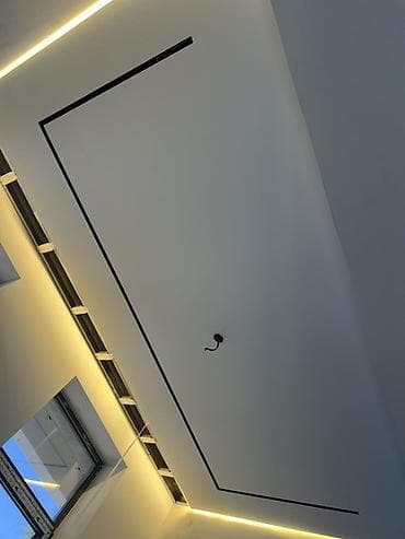 натяжной паталог: Натяжные потолки с контурной и скрытой подсветкой - Современная — 2