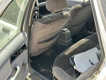 Ford Sierra: 1991 г., 2 л, Бензин, Седан — 6