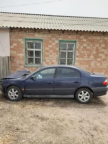 chevrolet aveo: Toyota Avensis: 2001 г., 1.8 л, Механика, Бензин, Седан — 4