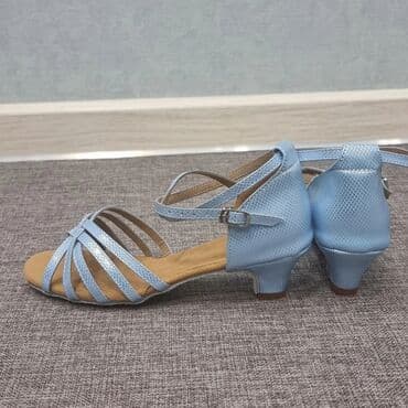 срочно продаю в связи с переездом: Для танцев . Каблук 3,5см.
Размеры: 36; 37; маломерят — 1