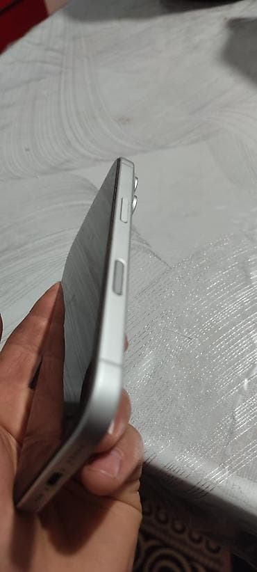 продаю наушники на айфон: IPhone 16, Б/у, 128 ГБ, Белый, Защитное стекло, Чехол, Коробка, 100 % — 6