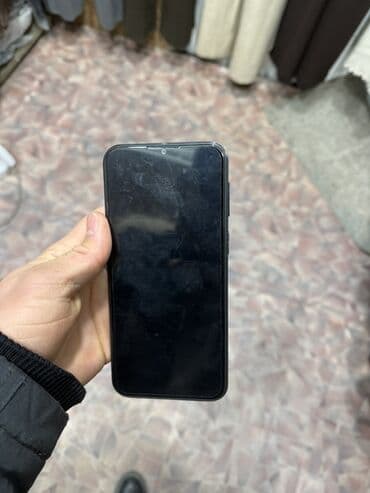 продаю новый телефон: Смартфон с двойной основной камерой и современным дизайн-блоком — 5