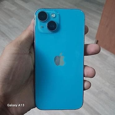 Смартфон с дизайном в стиле iPhone: корпус ярко‑голубого цвета
