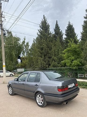 volkswagen polo 2018: Volkswagen : 1993 г., Механика, Бензин, Седан — 4
