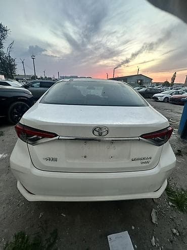 Продажа авто: Toyota Corolla: 2021 г., 1.2 л, Вариатор, Бензин, Седан — 2