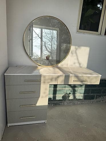 прозрачная кленка: Туалетный столик, Б/у, С зеркалом, цвет - Серый, ЛДСП — 1