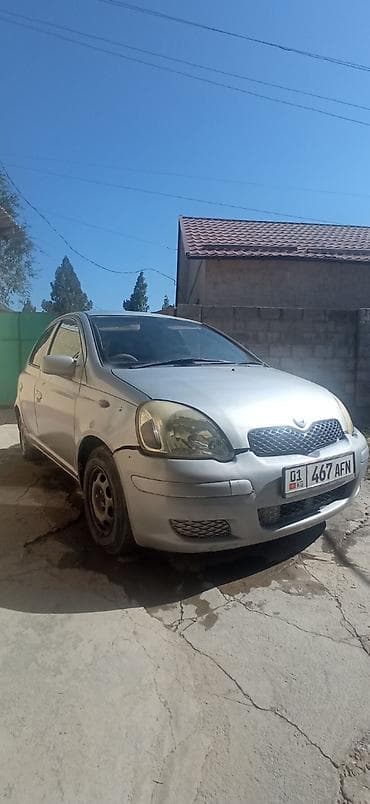 Toyota Vitz: 2003 г., 1.3 л, Механика, Бензин, Хэтчбэк — 2