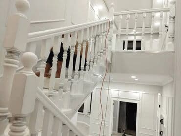 аквариум для дома: Стильная деревянная лестница, выполненная в классическом стиле — 42