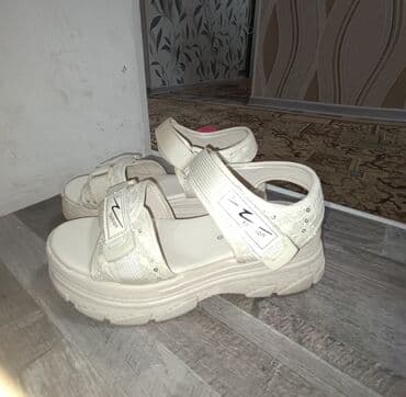 Новые босоножки
Размер 36
Цена 600с
Куплено за 1000с