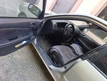 Toyota Corolla: 2000 г., 2 л, Кол менен иштөөчү, Дизель, Хетчбек — 4