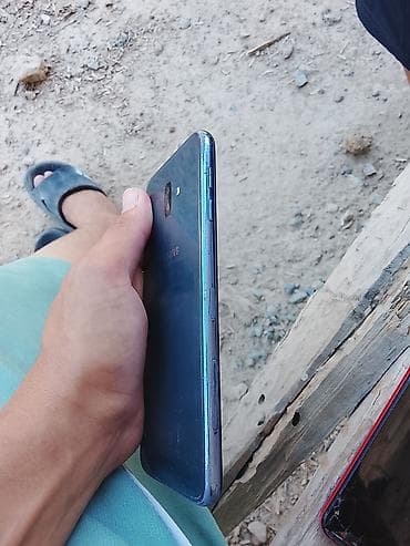 Техника и электроника: Два смартфона Samsung. 1) Samsung Galaxy A12 (красный) - Четыре — 4