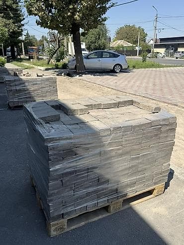 Примерно 60 квадратов Тротуарная плитка на поддонах - Материал