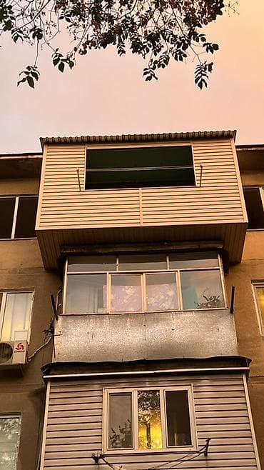 Балкон с выносом и остеклением - Наружная отделка: сайдинг