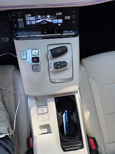 byd e2 2023: Hyundai Grandeur: 2022 г. — 8