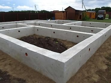 Фундамент куябыз! оздук куралдар менен/. даяр бетон менен Жана колго