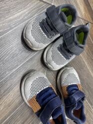 фирменный обувь: Продаю детскую обувь б/у: ботинки Зимние, теплые. В хорошем состоянии — 4