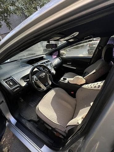 Toyota Prius V: 2015 г., 1.8 л, Автомат, Гибрид, Универсал — 2