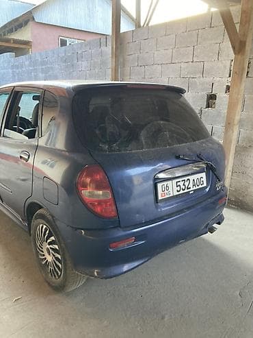 Унаа: Daihatsu Sirion: 2002 г., 1.3 л, Кол менен иштөөчү, Бензин, Хетчбек — 4